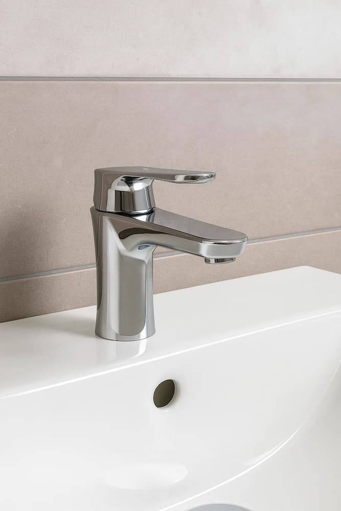 grifo cromado lavabo