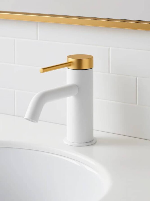 grifo blanco y dorado