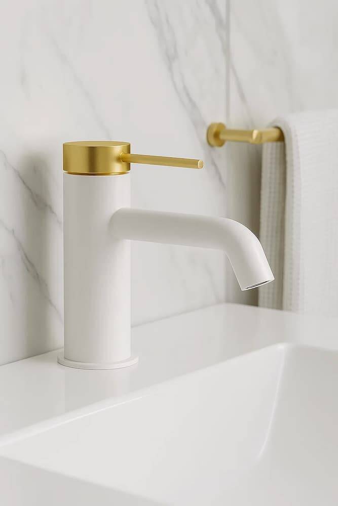 grifo lavabo blanco y dorado