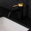 grifo lavabo negro y dorado
