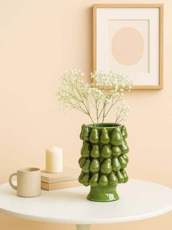 jarron de ceramica verde con peras