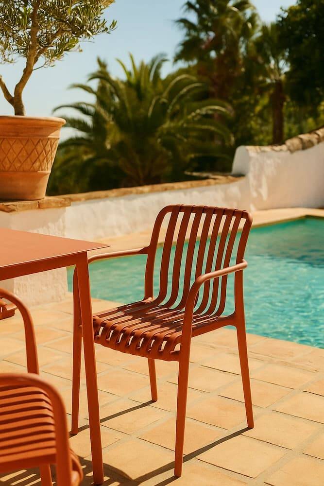 silla exterior terracota con brazos