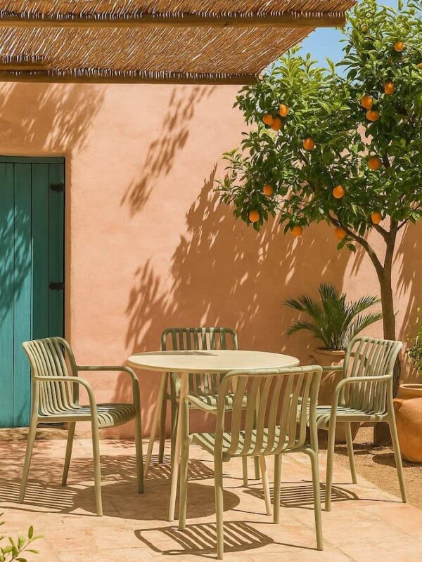 silla exterior verde con brazos