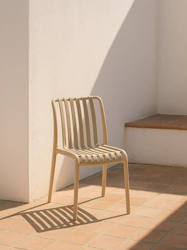 silla exterior beige