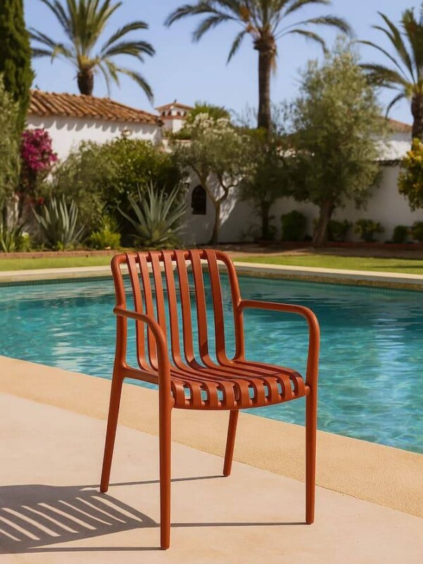 silla exterior terracota con brazos