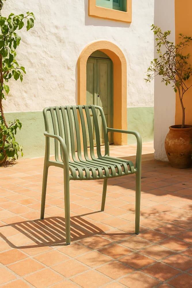 silla exterior verde con brazos