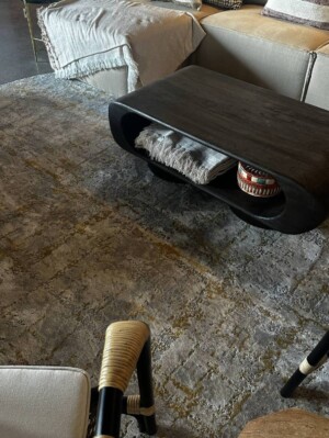 Alfombra artisan redonde de AO mobiliario. Perfecta para decortar tu espacio y que tu hogar tenga estilo.